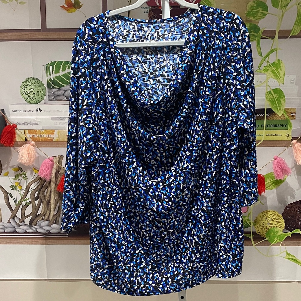 Croft & Barrow Blue and White Patterned Blouse size 2X. Ptp is 26.